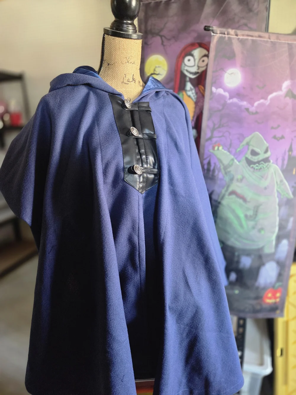 🍍3 Button Cloak - Picture 1 of 8